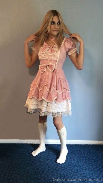 Nikki Buxto / nikkibuxton nude photo #22