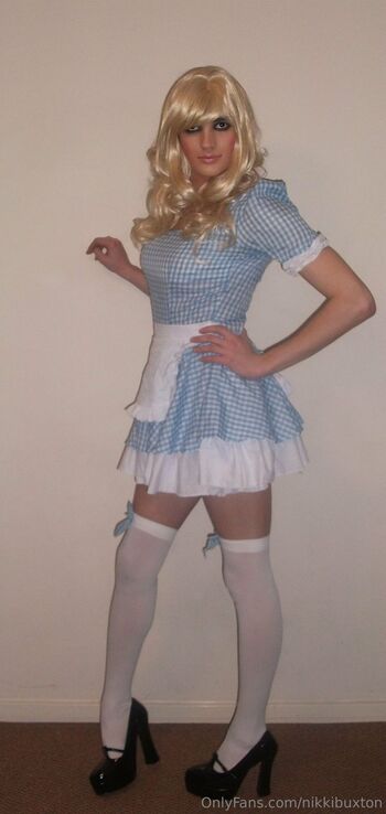 Nikki Buxto / nikkibuxton nude photo #23