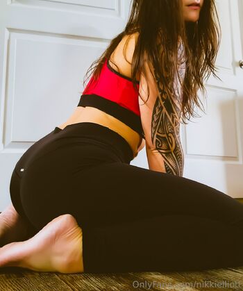 Nikki Elliot / nikkielliott / nikki_elliott87 nude photo #14