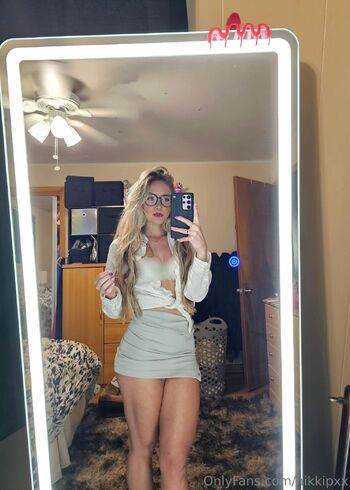 Nikki / nikkipxx nude photo #21