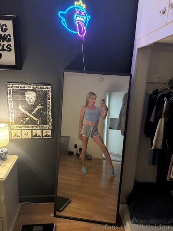 Nikki Vicious / nikkivicious / tsnikkivicious / nikkiviciousxxx nude photo #15