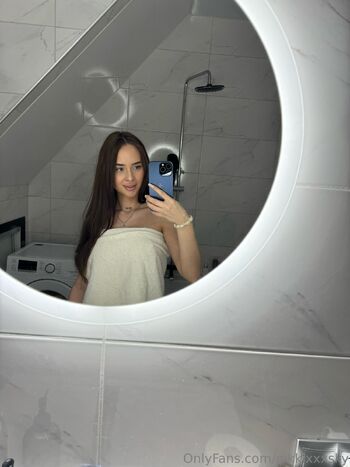 Nikki Sky / nikkixxxsky nude photo #5