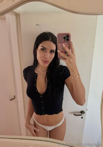 Niky / nikycerini nude photo #3