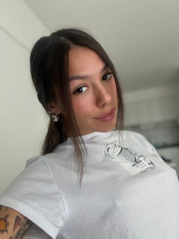 Nina / ninaneedsin nude photo #3