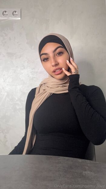 Noemy / noemy_love nude photo #14