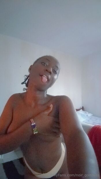 Noi / noir_goddess / noir_goddess4 nude photo #2