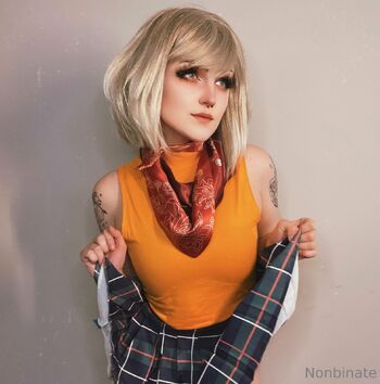 M Blackbur / nonbinate nude photo #1