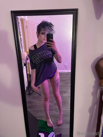 M Blackbur / nonbinate nude photo #5