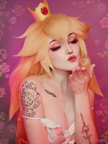 M Blackbur / nonbinate nude photo #6