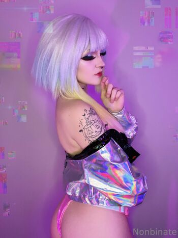 M Blackbur / nonbinate nude photo #10