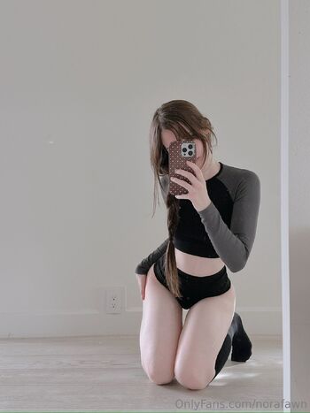 Nora Faw / norafawn nude photo #1