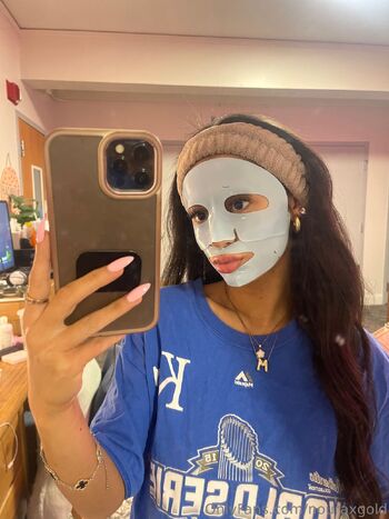 Noura Gol / nouraxgold nude photo #2