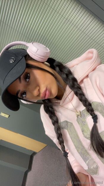 Noura Gol / nouraxgold nude photo #9