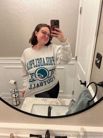 Ta / nyxxiepixie nude photo #1