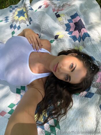 Anna / officialannalouise nude photo #7