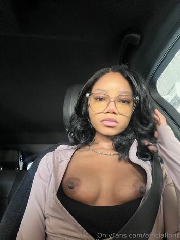 Bri / officiallbrit nude photo #8