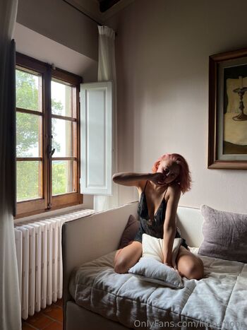 Lila / ogltrop nude photo #14