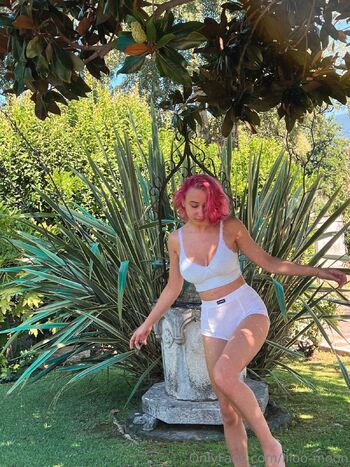 Lila / ogltrop nude photo #24