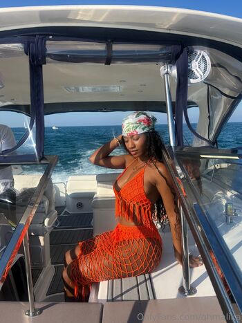 Malik / ohmalika nude photo #14