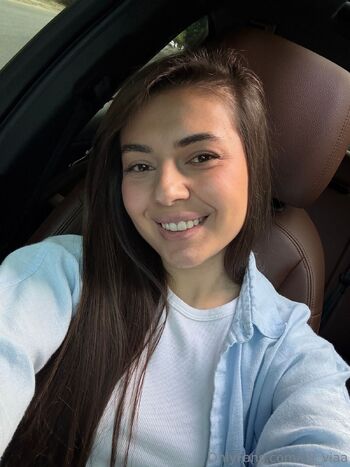 Olivia / oli_viaa nude photo #2