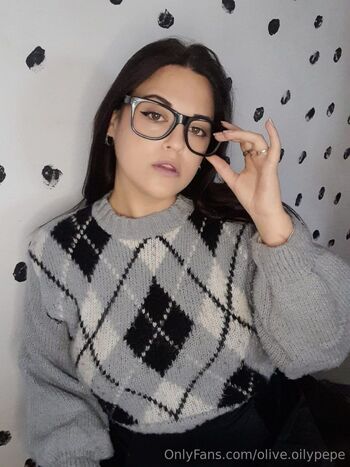 Oliv / olive.oilypepe nude photo #3