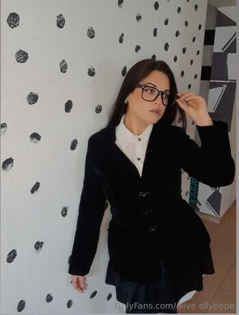 Oliv / olive.oilypepe nude photo #6