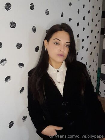 Oliv / olive.oilypepe nude photo #8