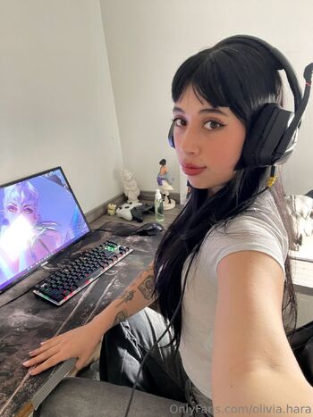 Olivi / olivia.hara nude photo #4