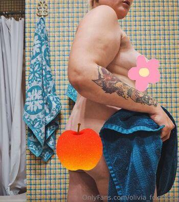 Olivia Fox / olivia_foxxxoxo nude photo #3