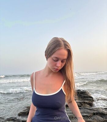 Olivia / olivia_greys nude photo #4