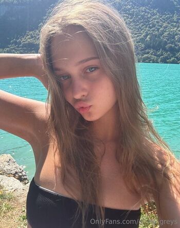 Olivia / olivia_greys nude photo #7