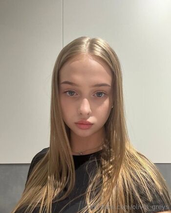 Olivia / olivia_greys nude photo #12