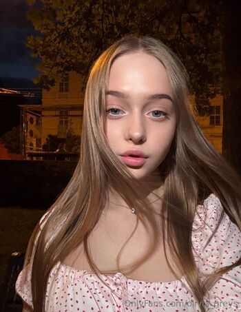 Olivia / olivia_greys nude photo #14