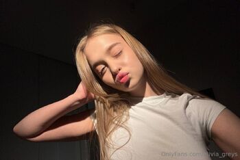 Olivia / olivia_greys nude photo #21