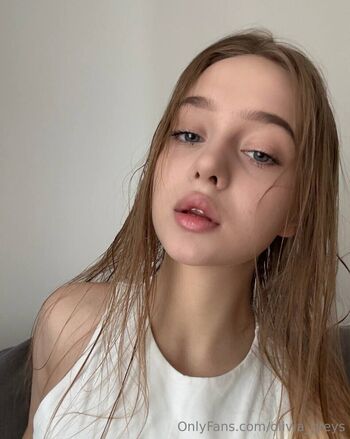 Olivia / olivia_greys nude photo #29