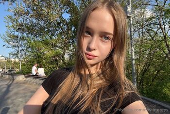 Olivia / olivia_greys nude photo #38