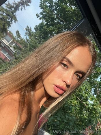 Olivia Moore / olivia_livy nude photo #36