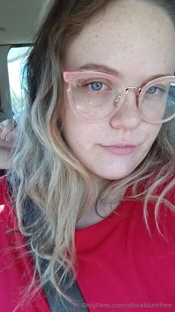Your cute bbw Olivia / oliviabluntfree nude photo #7
