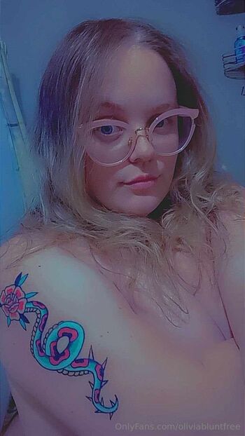 Your cute bbw Olivia / oliviabluntfree nude photo #11
