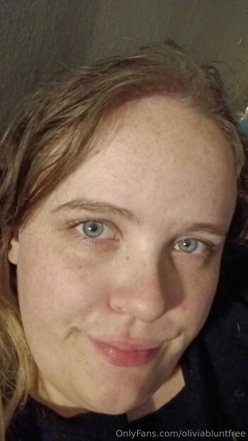Your cute bbw Olivia / oliviabluntfree nude photo #19