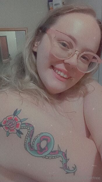 Your cute bbw Olivia / oliviabluntfree nude photo #30