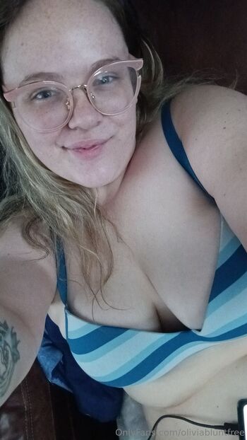 Your cute bbw Olivia / oliviabluntfree nude photo #31