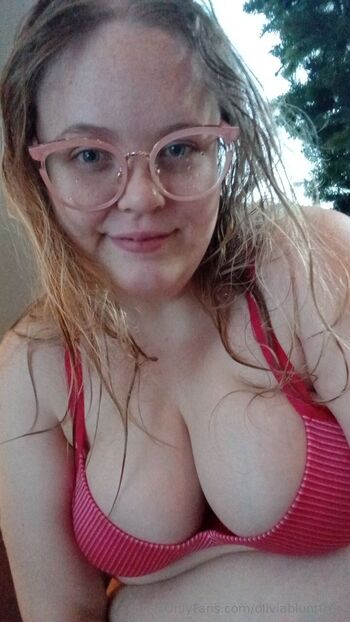 Your cute bbw Olivia / oliviabluntfree nude photo #36