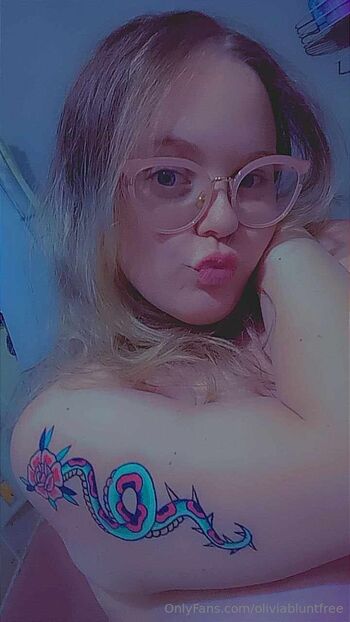 Your cute bbw Olivia / oliviabluntfree nude photo #38