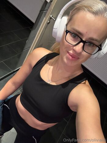 Olivia / oliviaiui nude photo #3