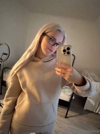 Olivia / oliviaiui nude photo #6