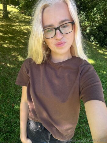 Olivia / oliviaiui nude photo #15