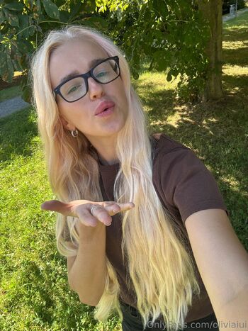 Olivia / oliviaiui nude photo #16