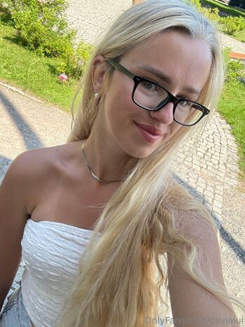 Olivia / oliviaiui nude photo #21