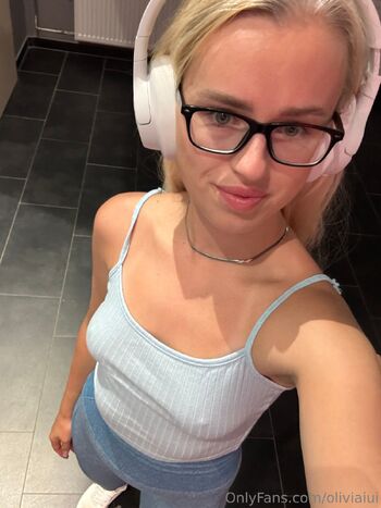 Olivia / oliviaiui nude photo #23